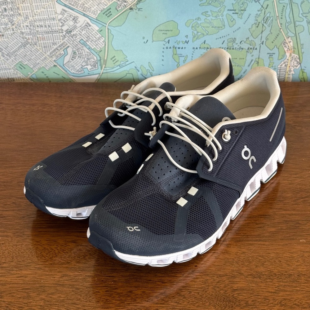 On Cloud Men’s Running Shoes – Navy/White – Size US 9 (EUR 42.5)